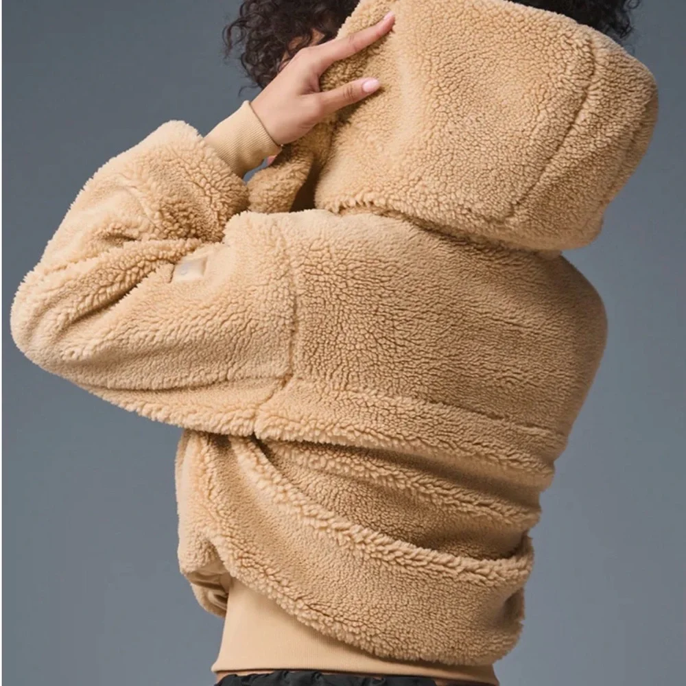 ALO Yoga Foxy Sherpa Jacket - Picture 3 of 6